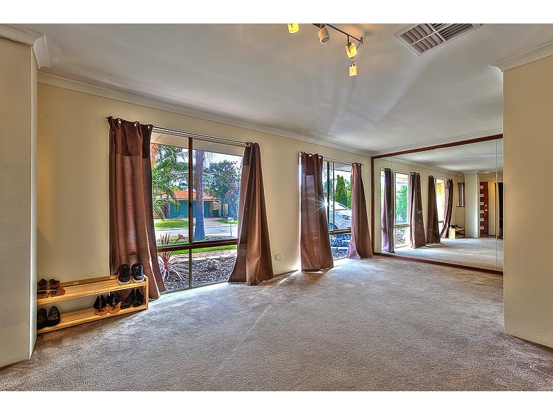 14 Kentia Close, Warnbro WA 6169