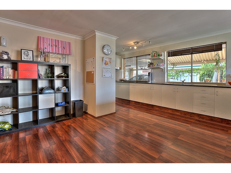 14 Kentia Close, Warnbro WA 6169