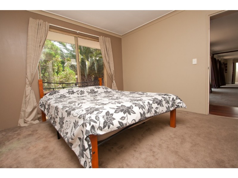 14 Kentia Close, Warnbro WA 6169