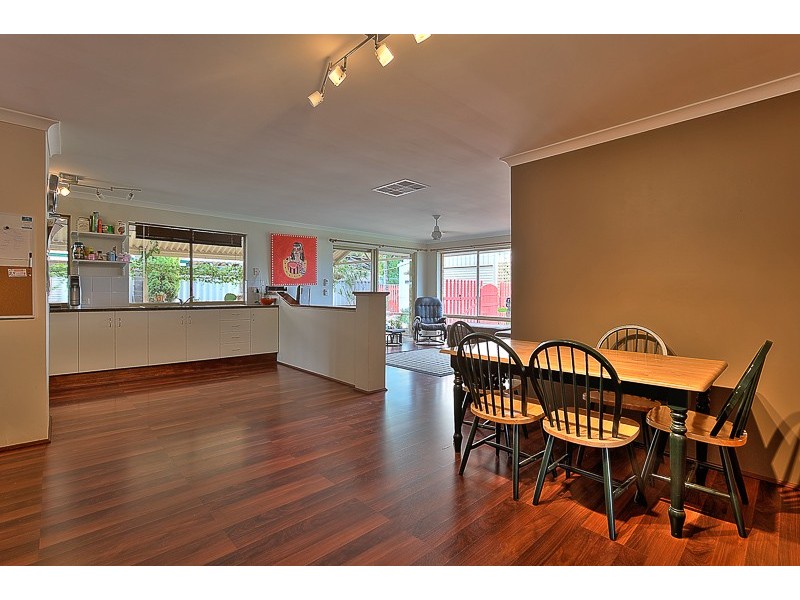 14 Kentia Close, Warnbro WA 6169