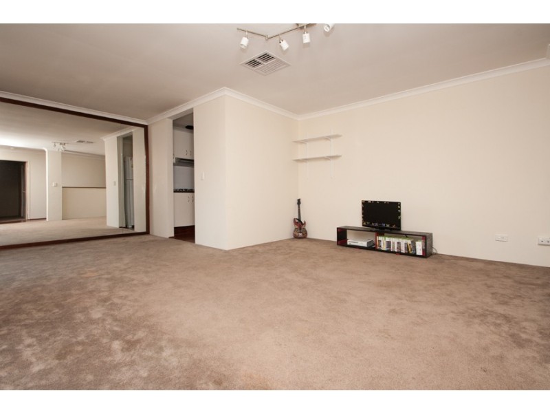 14 Kentia Close, Warnbro WA 6169