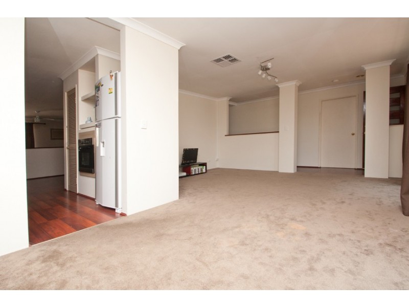 14 Kentia Close, Warnbro WA 6169
