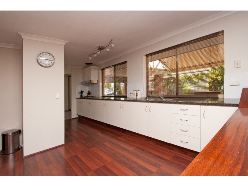 14 Kentia Close, Warnbro WA 6169