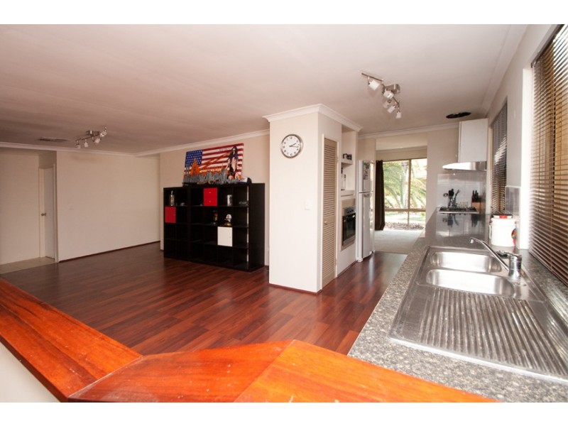 14 Kentia Close, Warnbro WA 6169