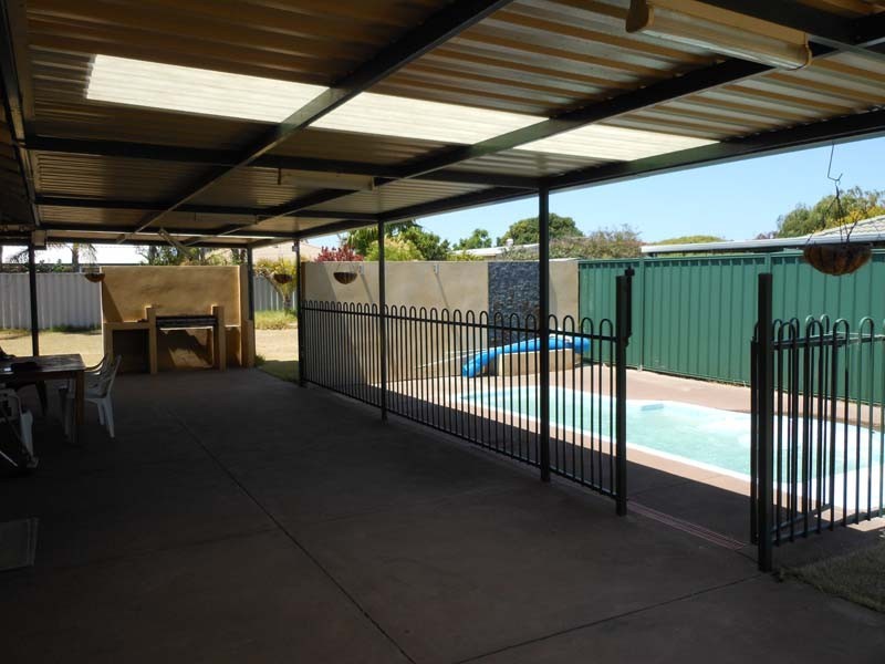 3 Nurrari Close, Waikiki WA 6169