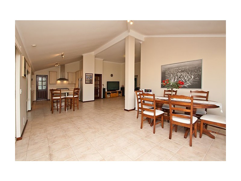 8 Griggs Way, Rockingham WA 6168