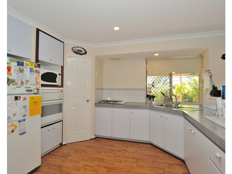 6 Hamilton Place, Safety Bay WA 6169