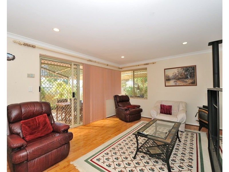 6 Hamilton Place, Safety Bay WA 6169