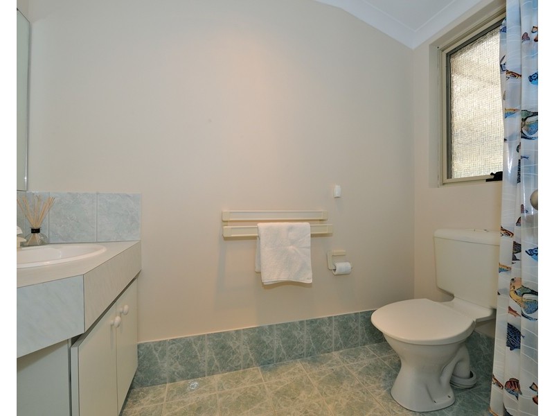 6 Hamilton Place, Safety Bay WA 6169