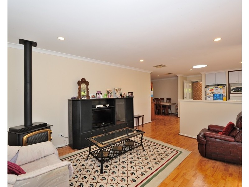 6 Hamilton Place, Safety Bay WA 6169