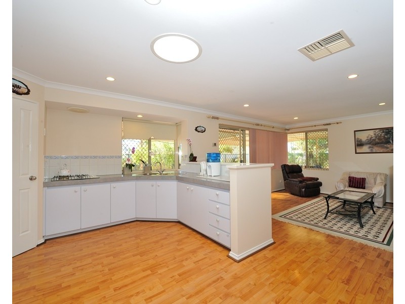 6 Hamilton Place, Safety Bay WA 6169