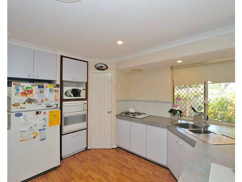 6 Hamilton Place, Safety Bay WA 6169