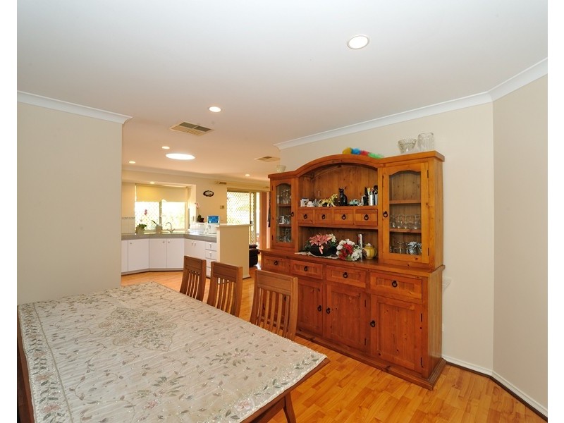 6 Hamilton Place, Safety Bay WA 6169