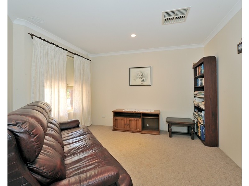 6 Hamilton Place, Safety Bay WA 6169