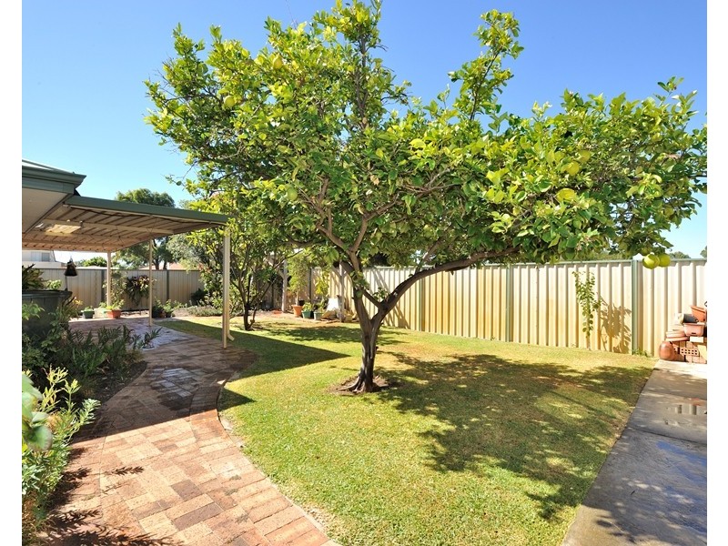 6 Hamilton Place, Safety Bay WA 6169