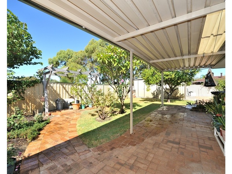6 Hamilton Place, Safety Bay WA 6169