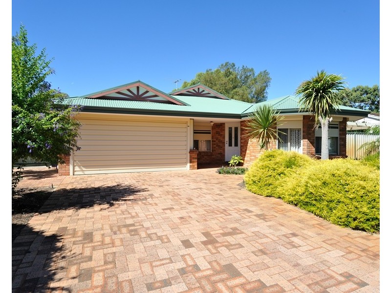 6 Hamilton Place, Safety Bay WA 6169