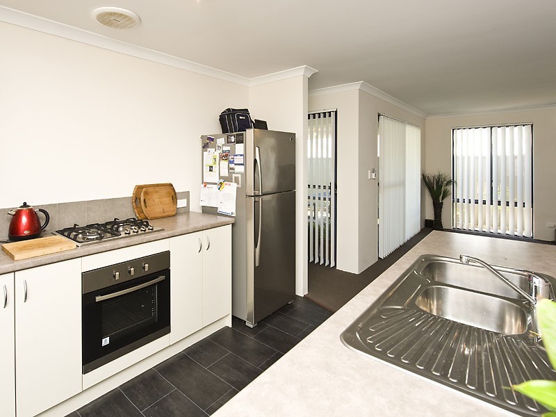 10 Petersfield Lane, Wellard WA 6170