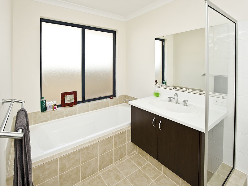 10 Petersfield Lane, Wellard WA 6170