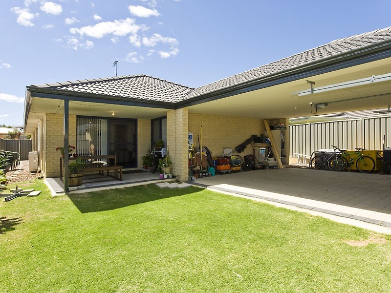 10 Petersfield Lane, Wellard WA 6170