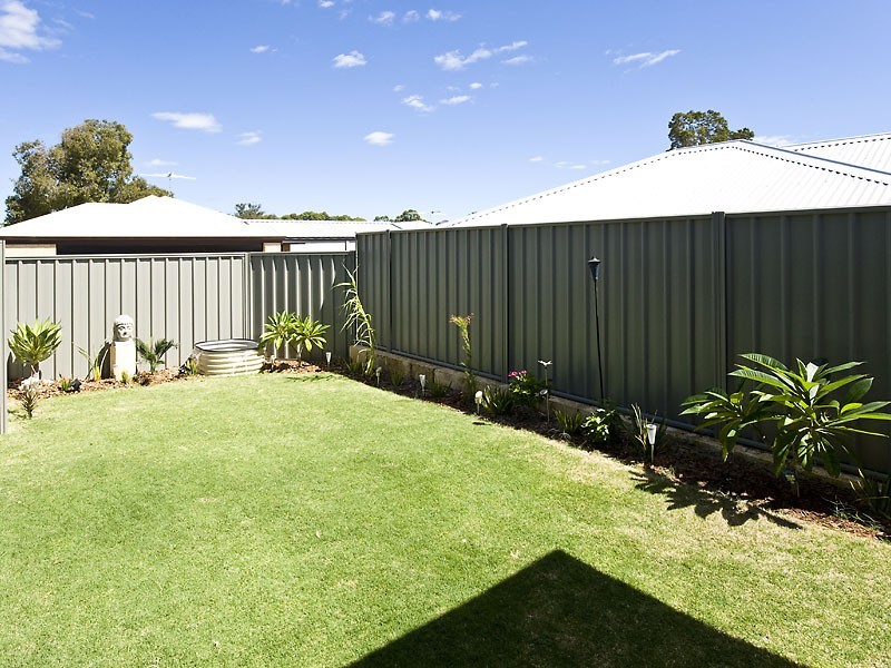 10 Petersfield Lane, Wellard WA 6170