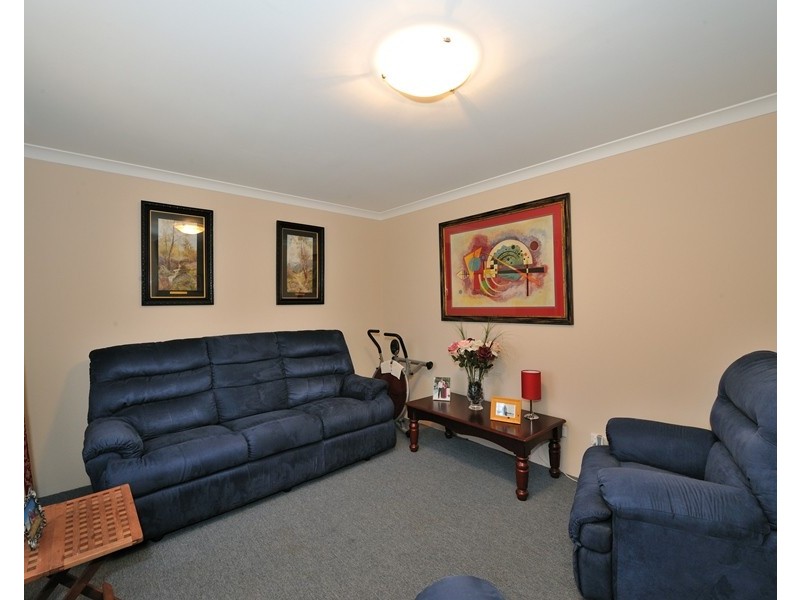 15 Holyrood Close, Orelia WA 6167