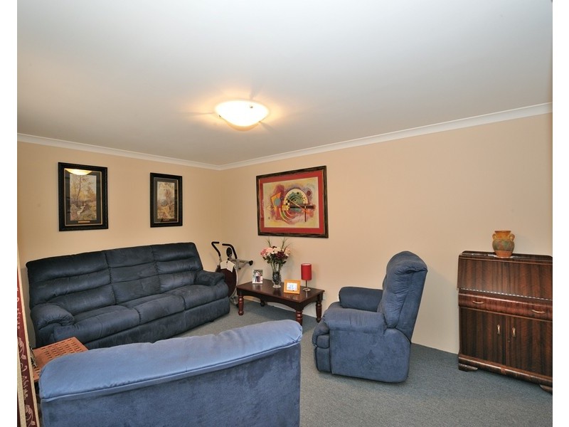 15 Holyrood Close, Orelia WA 6167