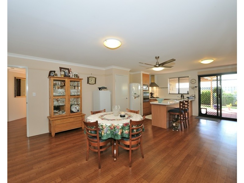 15 Holyrood Close, Orelia WA 6167