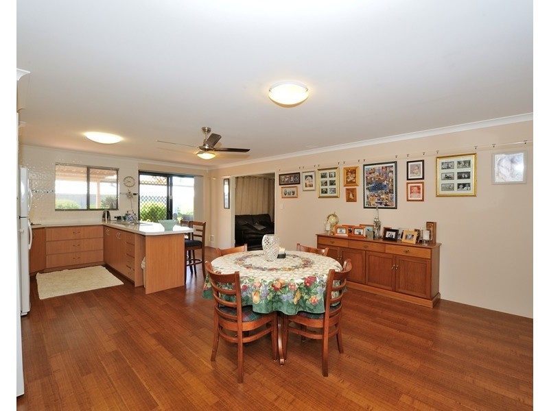 15 Holyrood Close, Orelia WA 6167