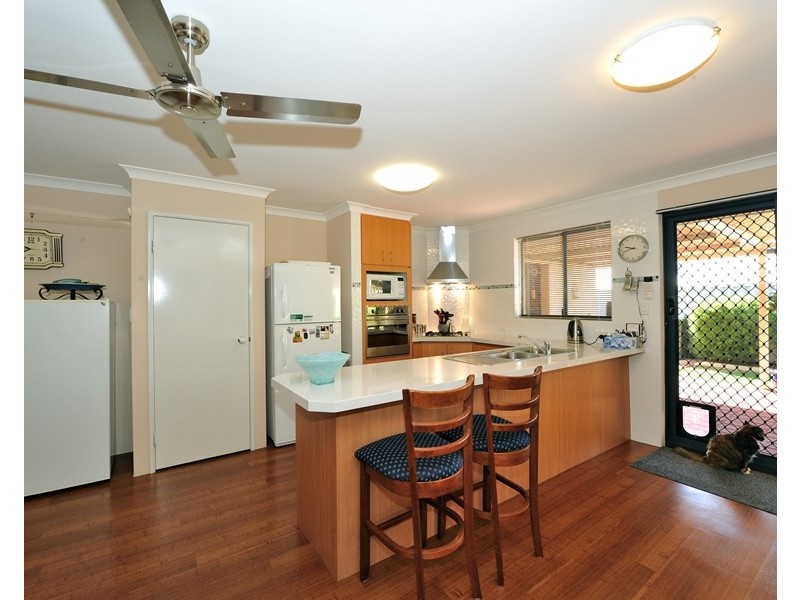 15 Holyrood Close, Orelia WA 6167