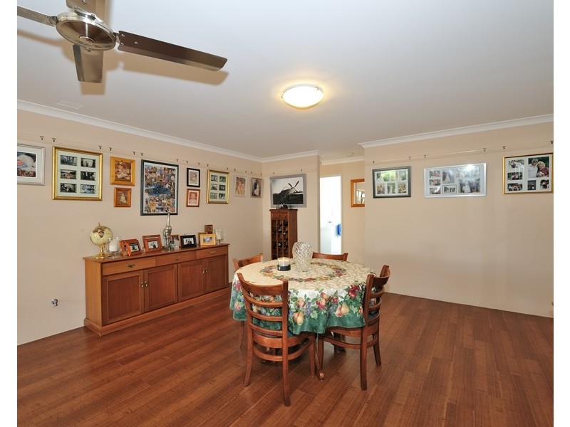 15 Holyrood Close, Orelia WA 6167