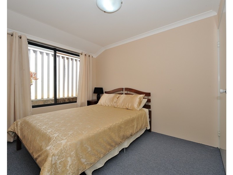15 Holyrood Close, Orelia WA 6167