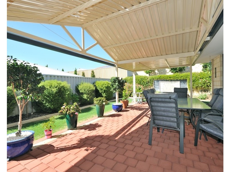 15 Holyrood Close, Orelia WA 6167