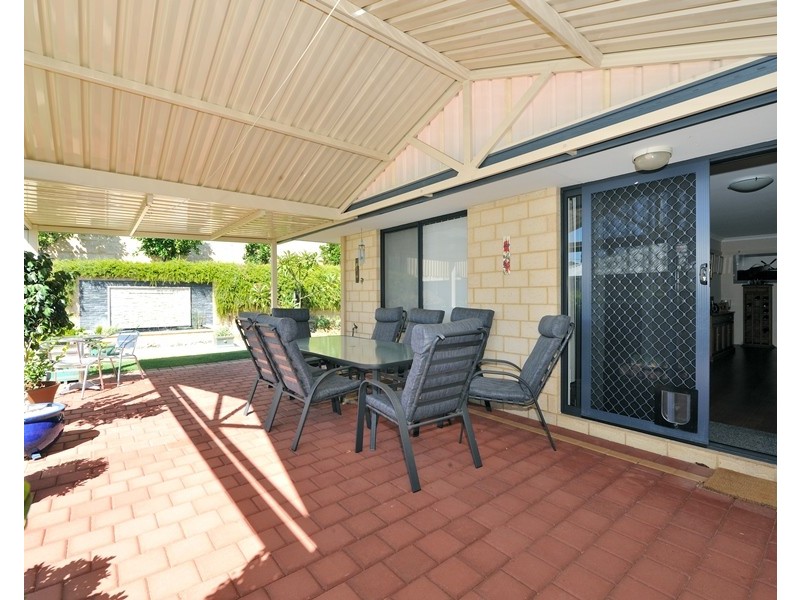 15 Holyrood Close, Orelia WA 6167