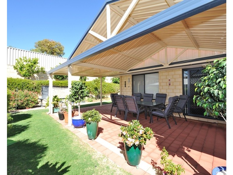 15 Holyrood Close, Orelia WA 6167