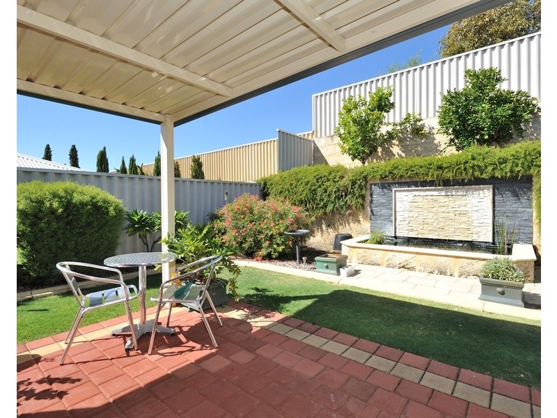 15 Holyrood Close, Orelia WA 6167