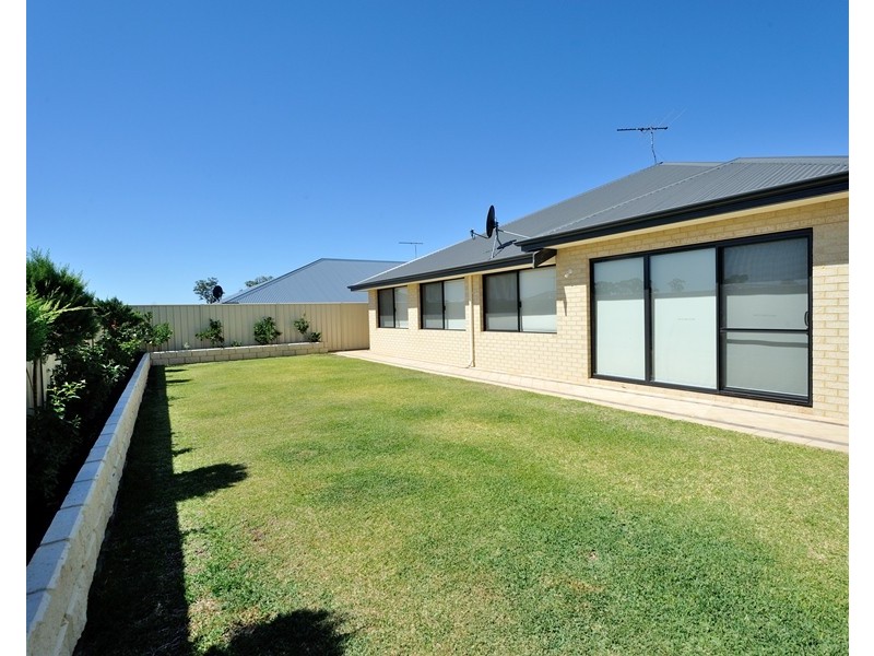 1 Dennis Retreat, Baldivis WA 6171