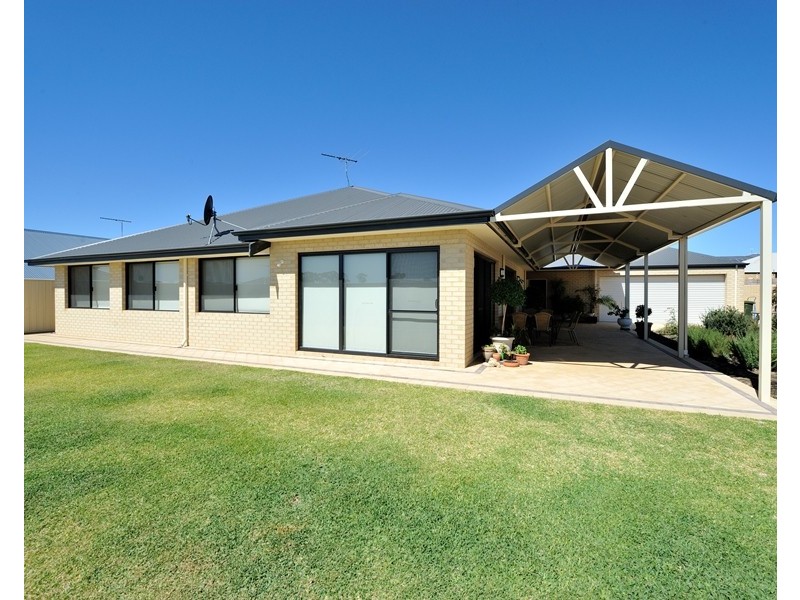 1 Dennis Retreat, Baldivis WA 6171