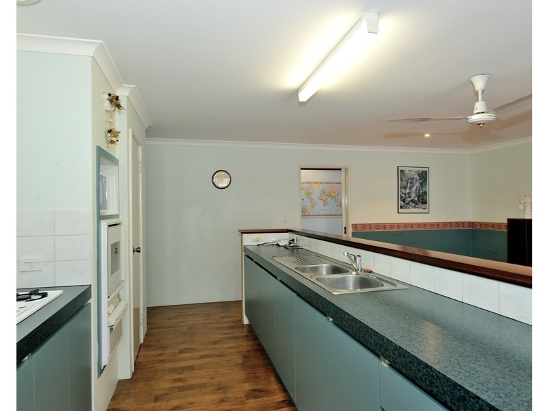8 Parkland Drive, Warnbro WA 6169