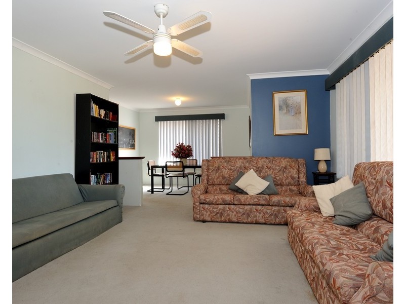 8 Parkland Drive, Warnbro WA 6169