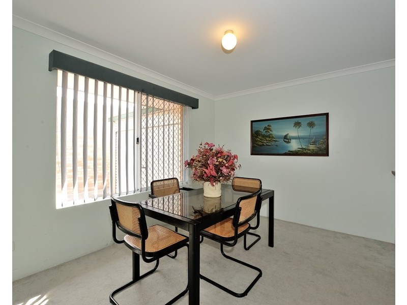 8 Parkland Drive, Warnbro WA 6169