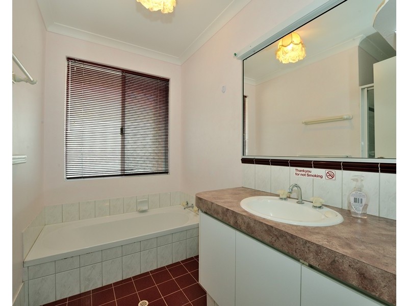 8 Parkland Drive, Warnbro WA 6169