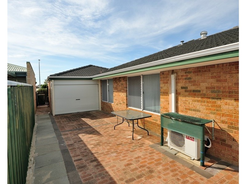 8 Parkland Drive, Warnbro WA 6169