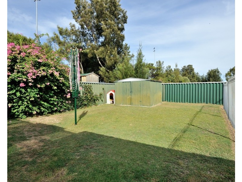 8 Parkland Drive, Warnbro WA 6169