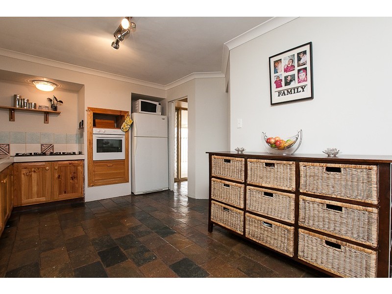 6 Maitland Close, Cooloongup WA 6168