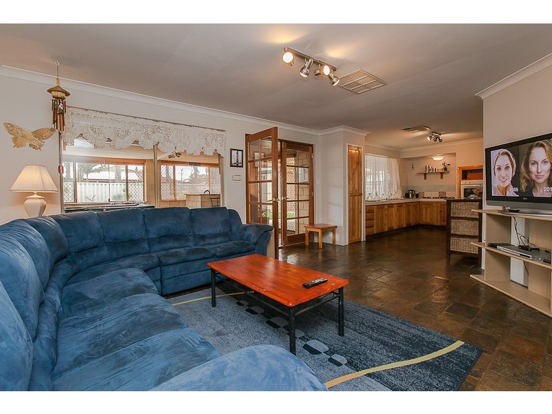 6 Maitland Close, Cooloongup WA 6168