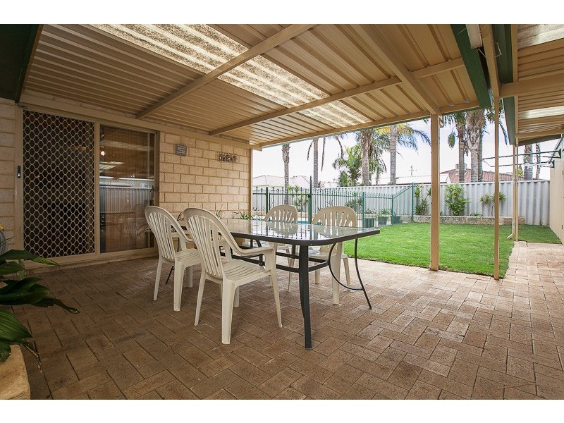 6 Maitland Close, Cooloongup WA 6168
