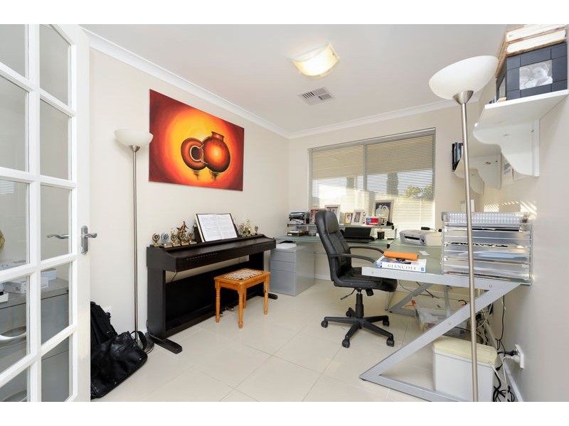 23 Carlingford Drive, Port Kennedy WA 6172