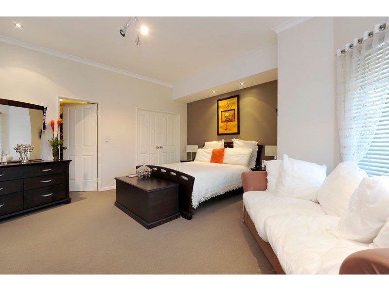 23 Carlingford Drive, Port Kennedy WA 6172