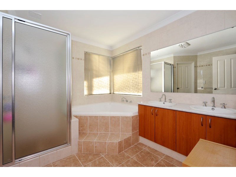 23 Carlingford Drive, Port Kennedy WA 6172